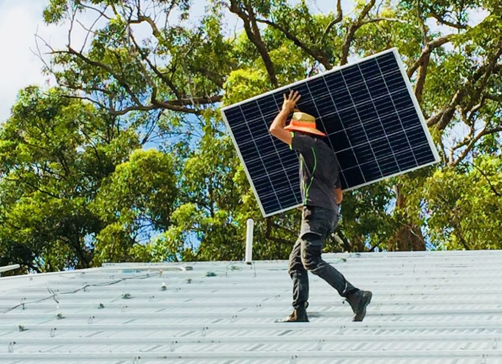 Investiga la categoría o el nicho del negocio por ejemplo instalacion de paneles solares residenciales